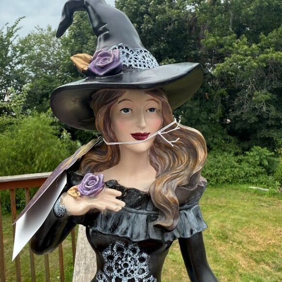 EERIE CHARM Large ELEGANT HALLOWEEN WITCH STATUE W/ROSE & SKULL DRESS New - Picture 3 of 7